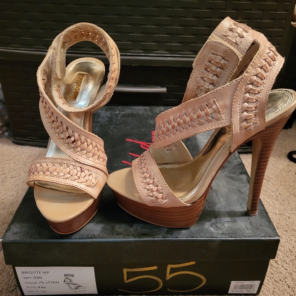 Woman's Shoes - Picture 10 of 11